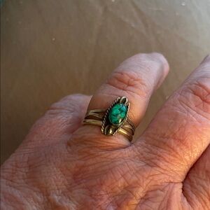 Elegant Gold and Turquoise Ring